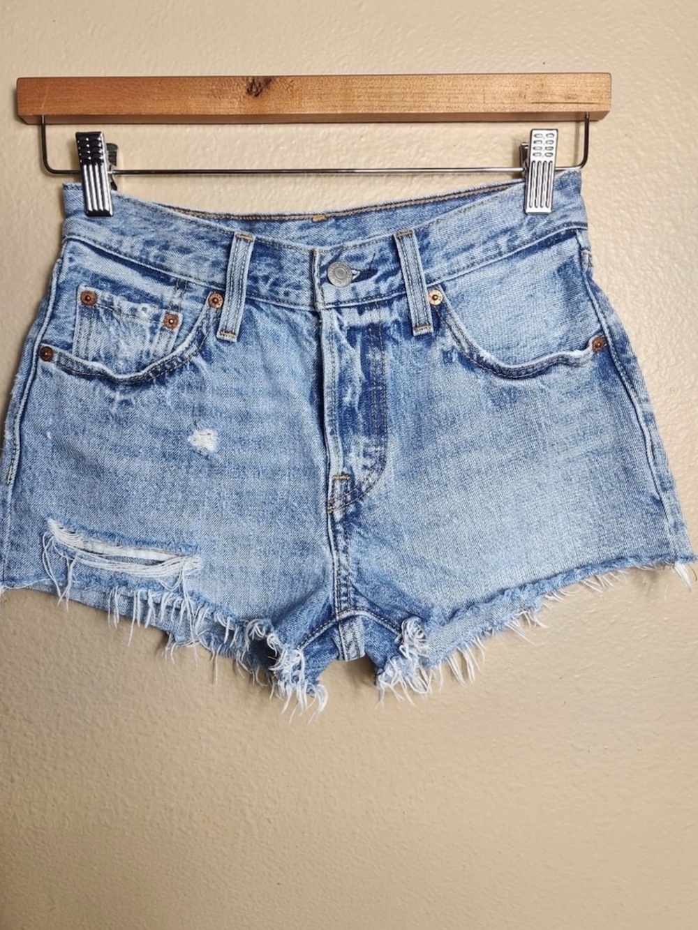 Levis 501 Womens size 24 Light Wash Cut Off Jean Shorts Button Fly Like New Cute